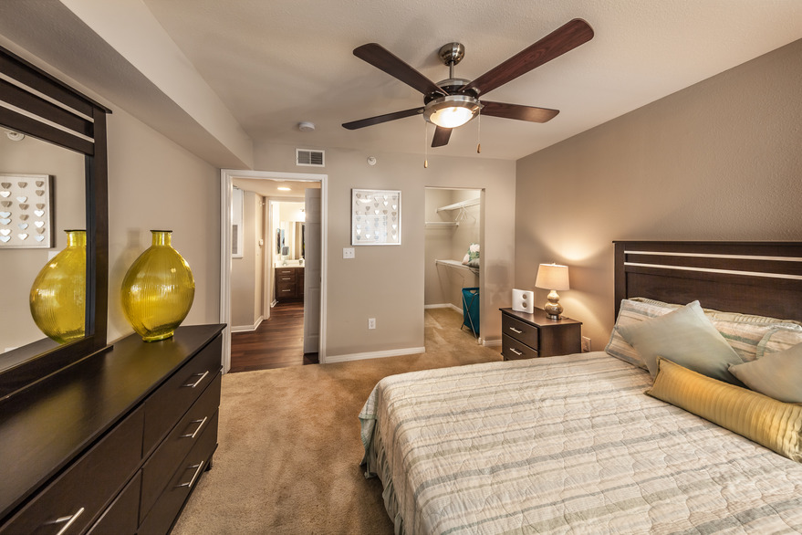 Amenities | River Crossing at Keystone Apartments, IN 46240